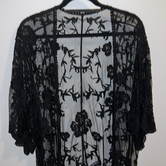 ✨HP✨ GORGEOUS BOHO LACE DUSTER/KIMONO - Picture 3 of 12